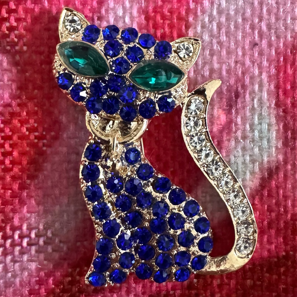 Kitty Cat Stylized Blue Rhinestone Brooch Beautiful Statement Pin NIP Cute❣️